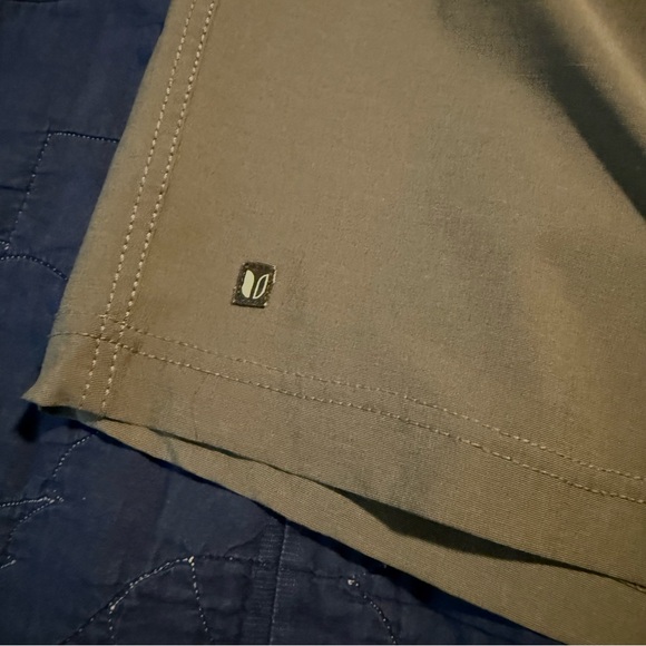 LinkSoul Golf Shorts Size 34 Khaki Color 10” Inseam - Picture 5 of 6